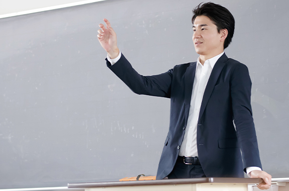 大学教授のイメージ画像